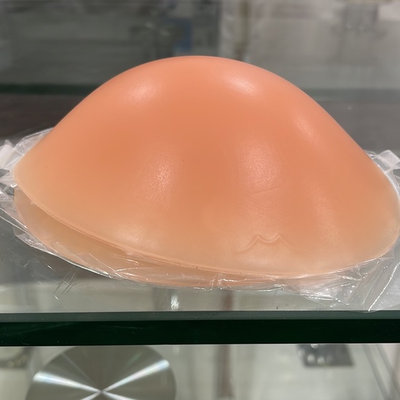 NWT silicone inserts add 2 cups in two sizes for 28” up to 38” A/B invisible bra - Picture 8 of 15